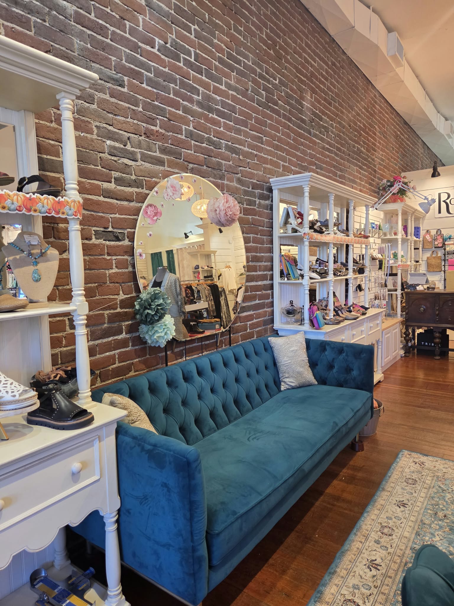 Rogue Sole & Style shopping area in Grants Pass